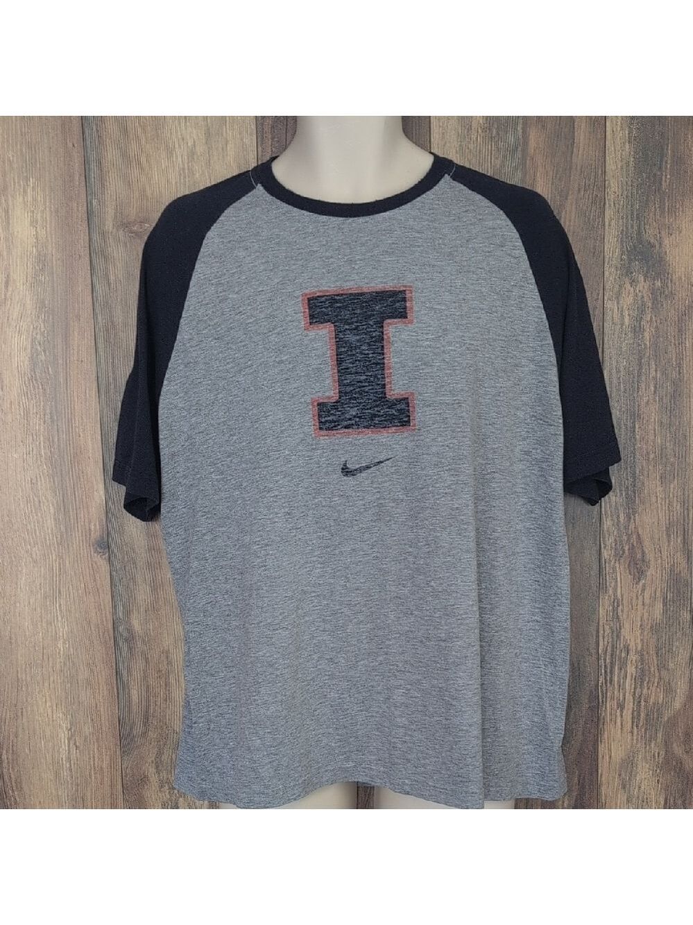 Nike Gray and Navy Regular Fit Short Sleeve Tee XL                          M310